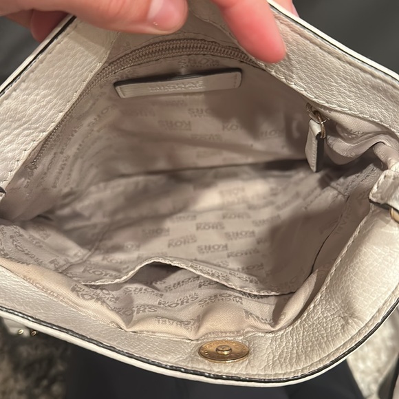 Michael Kors Cross Bag - Picture 2 of 4